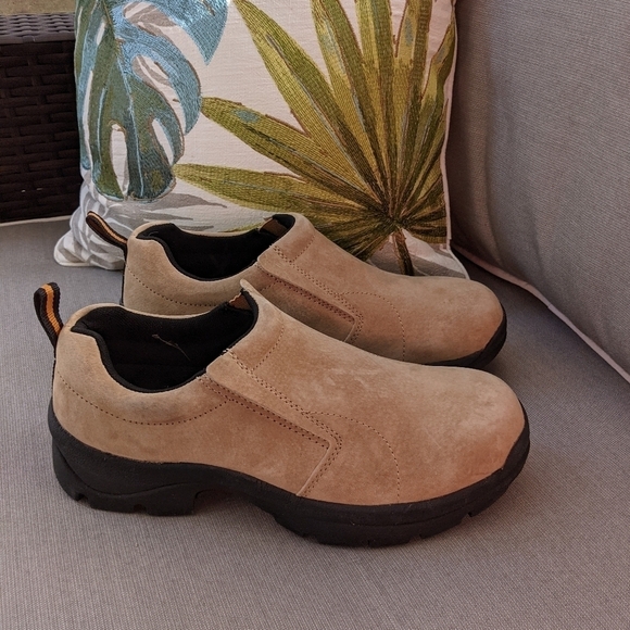 Duluth Trading Co Slip On Beige Suede Leather Slip Resistant Shoes Size 9 - Picture 1 of 5